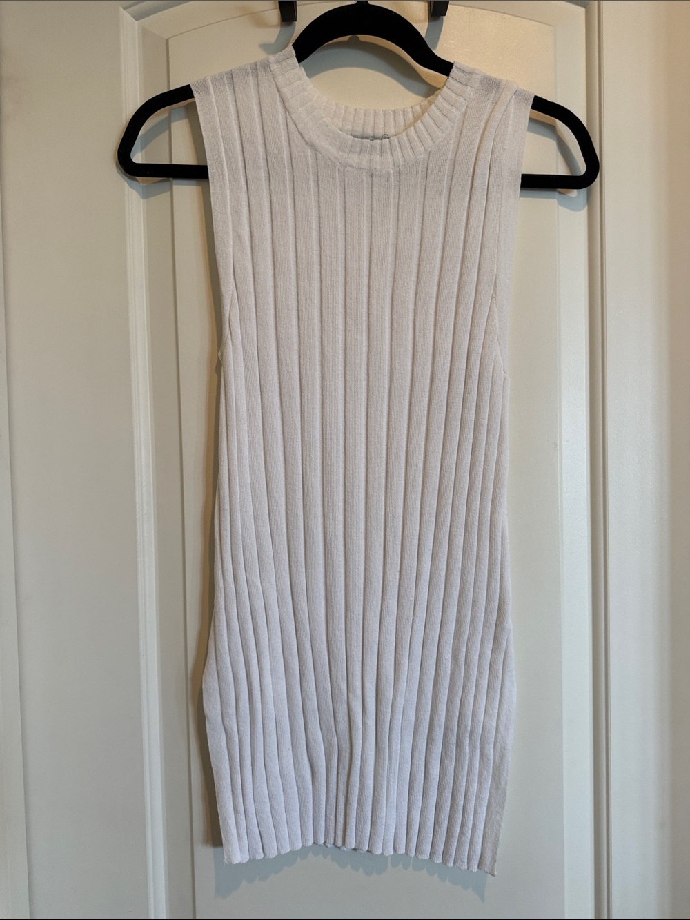 Sleeveless Ribbed Knit top - White